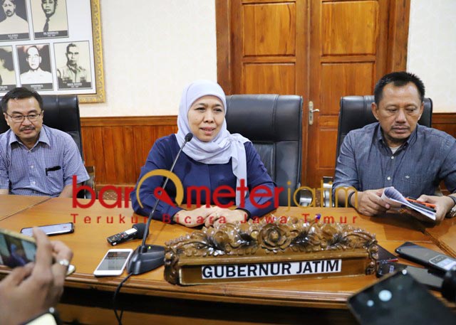 CEGAH CORONA: Khofifah, gelar jumpa pers terkait langkah pencegahan Corona. | Foto: Barometerjatim.com/ROY HS
