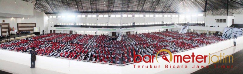 LUAR BIASA: Kehadiran Khofifah di Universitas Trunojoyo Madura (UTM), Bangkalan, Sabtu (19/8/2017). | Foto: Barometerjatim.com/RADITYA DP