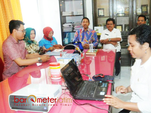 KERJASAMA BIDANG PETERNAKAN: Pertemuan antara perwakilan Pemprov Jatim dengan Dinas Peternakan NTT membahas soal perkembangan kerjasama di bidang peternakan. | Foto: Barometerjatim.com/ABDILLAH HR 
