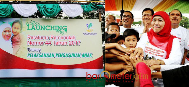 LAUNCHING PP: Mensos Khofifah Indar Parawansa (kanan) bersama anak Indonesia me-launching PP No 44/2017 saat peringatan Hari Anak Internasional. | Foto: Barometerjatim.com/ROY HASIBUAN
