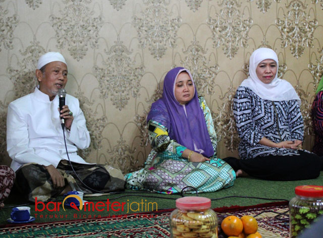 SAATNYA KHOFIFAH-EMIL: Putra KH Alawi Muhammad Muhammad, KH Fauroq Alawi (kiri) yakin Khofifah-Emil akan memenangi Pilgub Jatim 2018. | Foto: Barometerjatim.com/ROY HASIBUAN