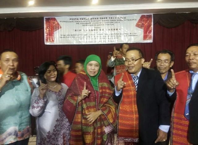 CAGUB JATIM NOMOR 1: Komunitas batak di Jatim mendukung dan siap memenangkan Khofifah Indar Parawansa di Pilgub Jatim 2018. | Foto: Barometerjatim.com/ROY HASIBUAN