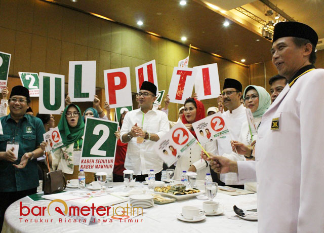 DIDAMPINGI POLITISI: Paslon Saifullah-Puti didampingi sejumlah politisi dari PKB, PDIP, Gerindra dan PKS. | Foto: Barometerjatim.com/MARIJAN AP