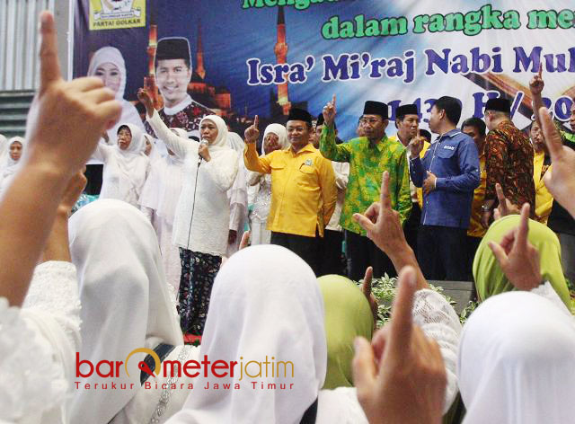 SELURUH KEKUATAN BERSATU: Parpol pengusung Khofifah-Emil gandeng Muslimat NU untuk memenangi Pilgub Jatim 2018. | Foto: Barometerjatim.com/MARIJAN AP