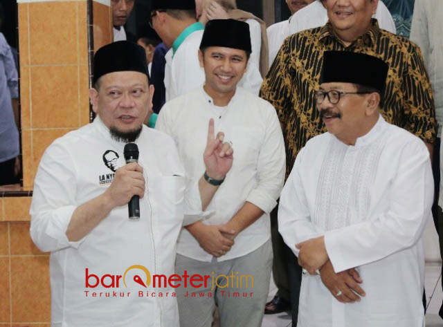 BINCANG AKRAB: La Nyalla Mattalitti, Emil Dardak dan Pakde Karwo berbincang akrab di acara Kadin Jatim, Rabu (6/6). | Sumber: Barometerjatim.com/ROY HASIBUAN
