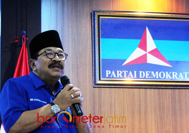 LOYAL DENGAN DEMOKRAT: Pakde Karwo tetap bersama Demokrat, tidak akan pindah ke Nasdem meski dijanjikan kursi menteri. | Foto: Barometerjatim.com/ROY HASIBUAN