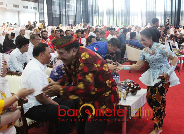 SINDEN CILIK: Dimas Niken Salindri (kanan) dinden cilik asal Mataraman yang mem-promote budaya Banyuwangi. | Foto: Barometerjatim.com/ABDILLAH HR