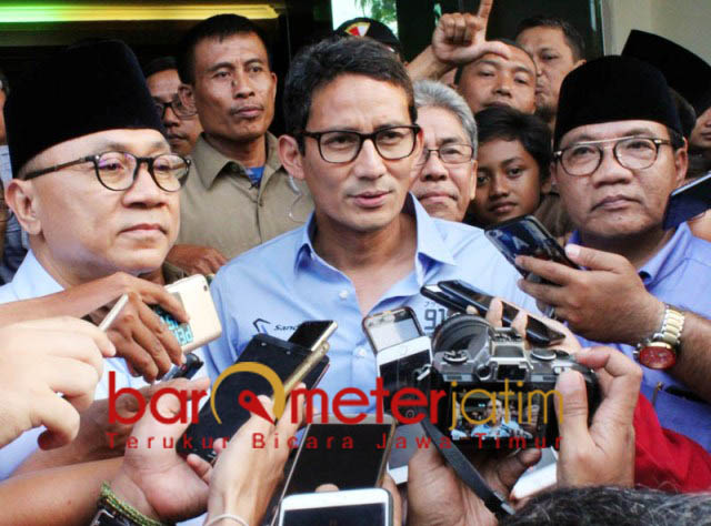 HARUS KERJA KERAS: Zulkifli Hasan (kiri), ajak warga Muhammadiyah dan elemen masyarakat lainnya bekerja keras memenangkan Prabowo-Sandiaga. | Foto: Barometerjatim.com/ROY HASIBUAN