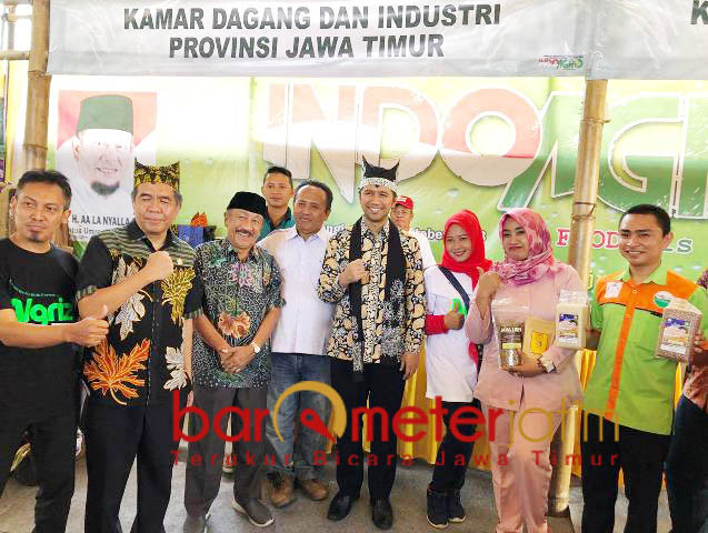 STAN KADIN JATIM: Emil Dardak mengunjungi stan Kandin Jatim di ajang Indo Agro Expo Banyuwangi, Senin (16/10). | Foto: Barometerjatim.com/ROY HASIBUAN