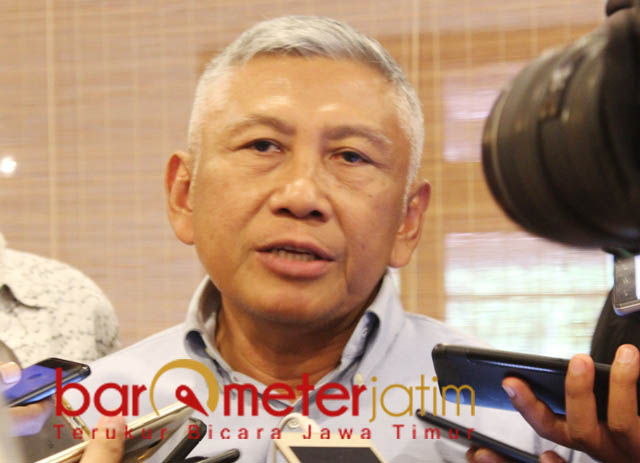 SIAP LAWAN SIAPA SAJA: Gus Choi, calon dari Nasdem siap melawan siapa saja di Pilwali Surabaya. | Foto: Barometerjatim.com/ROY HASIBUAN 