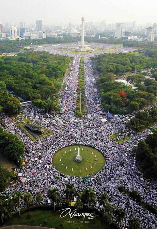 LAUTAN MANUSIA: Tujuh juta orang lebih diperkirakan menghadiri Reuni 212 di kawasan Monas Jakarta, Minggu (2/12). | Foto: IST