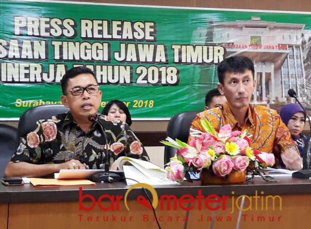 Sunarta (kiri), 65 DPO sepanjang 2018 hanya 11 yang berhasil ditangkap. | Foto: Barometerjatim.com/abdillah hr