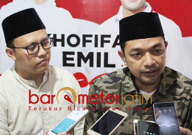 Arie Kusuma (kiri) dan Gus Hans, kriteria figur kekuatan nonpartai. | Foto: Barometerjatim.com/natha lintang