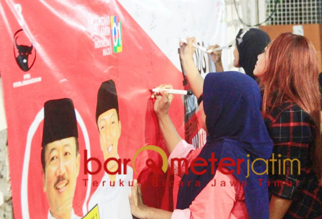 10 tanda tangan dukungan untuk Jokowi-Ma'ruf Amin. | Foto: Barometerjatim.com/wira harlijadi