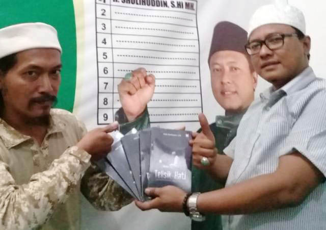 Sholihuddin (kanan), berencana belajar tata kelola parkir ke Makassar. | Foto: Ist Barometerjatim.com/didik hendriyono