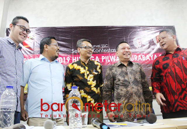 Whisnu Sakti Buana (kanan), masih enggan bicara Pilwali Surabaya 2020. | Foto: Barometerjatim.com/natha lintang