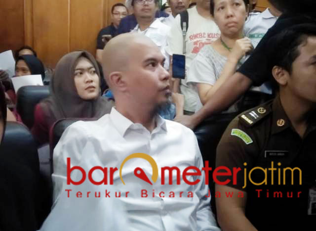 Ahmad Dhani, sidang eksepsi di PN Surabaya, Selasa (12/2/2019). | Foto: Barometerjatim.com/natha lintang