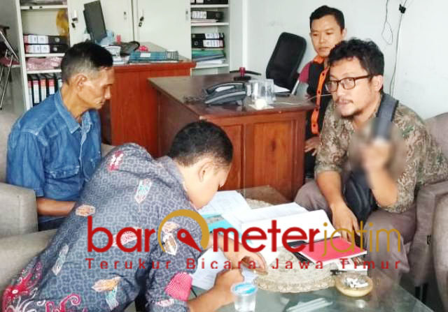 Pelaporan Caleg Nasdem diduga kampanye di masjid. | Foto: Barometerjatim.com/hamim anwar