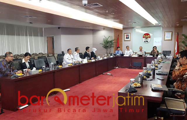 Khofifah bersama Emil menggelar audiensi dengan KPK di Jakarta. | Foto: Barometerjatim.com/marijan ap