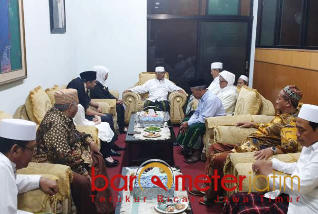 Harmonisasi Jatim! Khofifah sowan ke kiai struktur PWNU Jatim. | Foto: Barometerjatim.com/roy hs