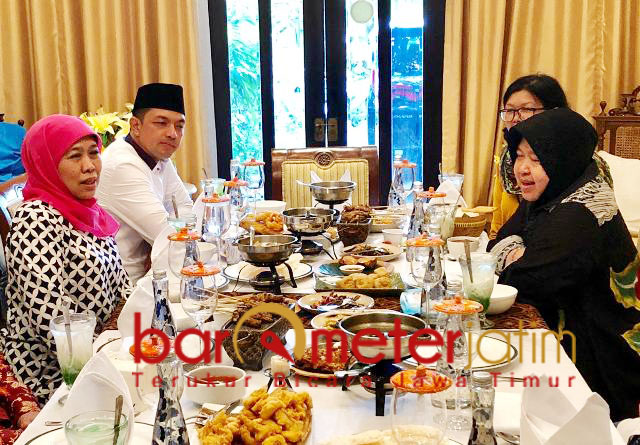 Khofifah-Risma makan bareng setelah 'berpanas-panas' di Pilgub Jatim. | Foto: Barometerjatim.com/roy has