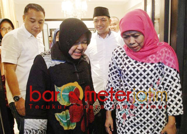 Gus Hans (di belakang Khofifah) dan Ery Cahyadi (di belakang Risma). | Foto: Barometerjatim.com/roy has