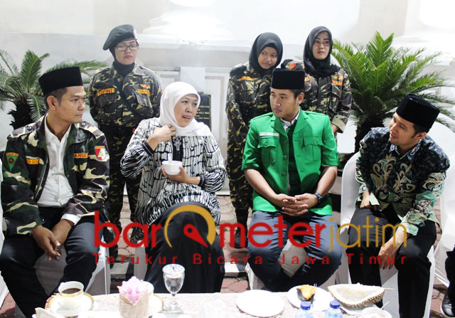 Setelah 10 Tahun! Gus Abid (dua dari kanan), diterima Khofifah dan Emil di Grahadi. | Foto: Barometerjatim.com/roy hs