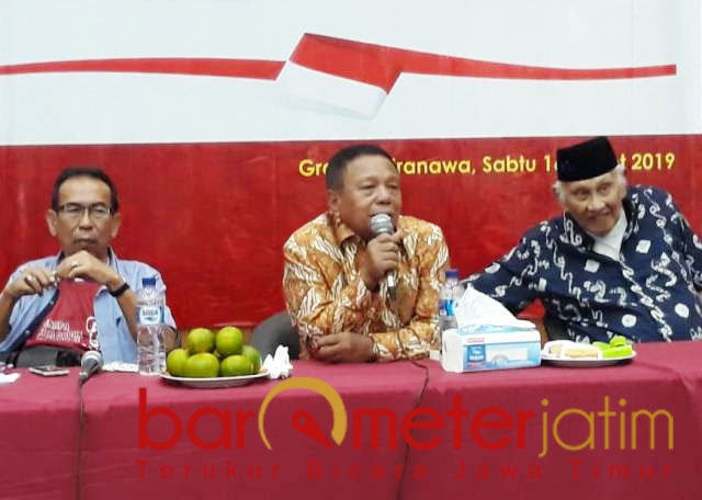 Suharto (tengah), kedaulatan negara terancam, berharap Prabowo presiden. | Foto: Barometerjatim.com/roy hs