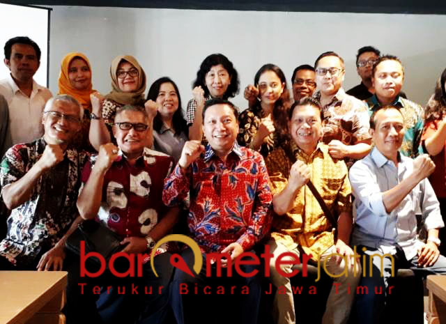 Fandi Utomo dan FKMIS, Khofifah mampu tuntaskan problem limbah B3. | Foto: Barometerjatim.com/roy hs