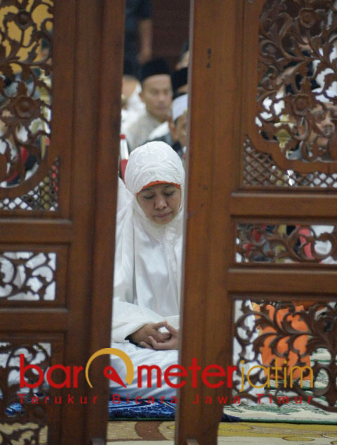 Khofifah, munajat agar Allah memberi kemudahan bagi siwa di Jatim. | Foto: Barometerjatim.com/abdillah hr