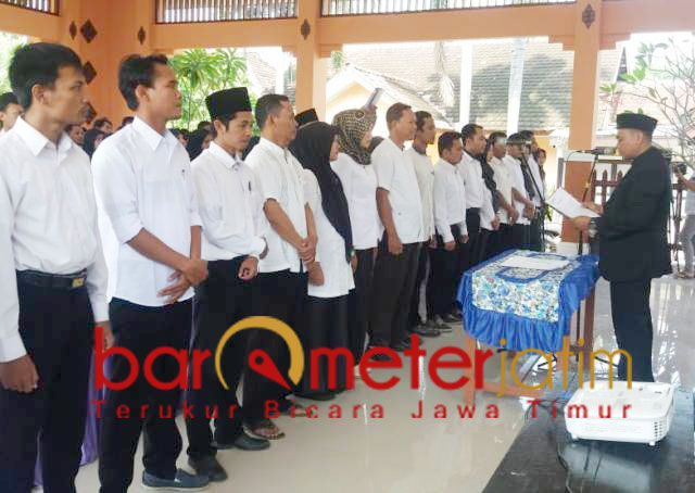 Pelantikan petugas Pengawasan Tempat Pemungutan Suara (PTPS) di Lamongan. | Barometerjatim.com/hamim anwar