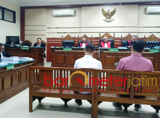 Para penyuap bupati nonaktif Mojokerto bersidang di Pengadilan Tipikor. | Foto: Barometerjatim.com/abdillah hr