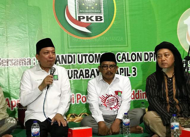 Fandi Utomo (kiri), mendoakan kemenangan PKB dan Kiai Ma'ruf Amin di Pemilu 2019.| Foto: Ist