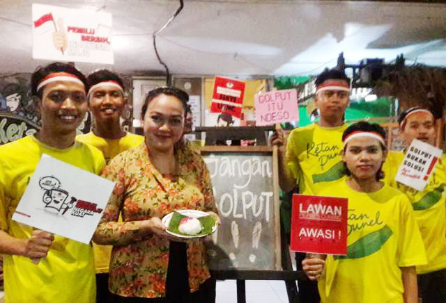 Partisipasi Kedai Ketan Punel dalam menyukseskan Pemilu dapat apresiasi dari KPU Jatim. | Foto: Ist