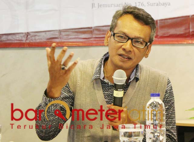 Mochtar W Oetomo, hasil quick count tak akan jauh berbeda dengan rekapitulasi KPU. | Foto: Barometerjatim.com/dok 