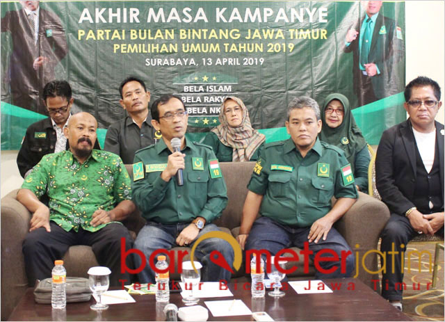 Mohammad Masduki (dua dari kiri), yakin PBB lolos PT dan target kursi terpenuhi. | Foto: Barometerjatim.com/roy hs
