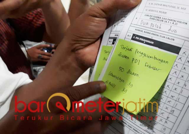 Aliansi Parpol, termasuk Gerindra, tunjukkan dugaan migrasi suara di KPU Surabaya. | Foto: Barometerjatim.com/roy hs