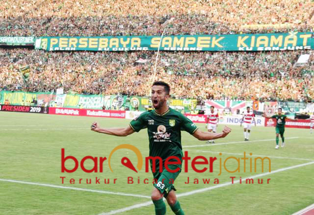 Dukungan Bonek membuat semangat tanding Persebaya berlipat saat main di GBT. | Foto: Barometerjatim.com/dok