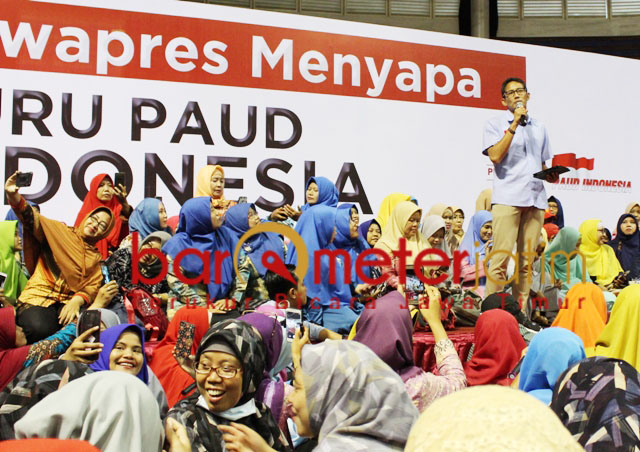 Sandiaga Uno menyapa para guru PAUD di Surabaya, Kamis (4/3/2019) | Foto: Barometerjatim.com/natha lintang