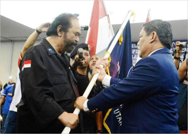 Surya Paloh melantik ketua DPD Partai Nasdem Deli Serdang, Rabu (3/4/2019). | Foto: Ist