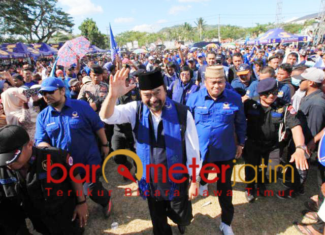 Surya Paloh disambut ribuan kader dan simpatisan Nasdem. | Foto: Barometerjatim.com/natha lintang