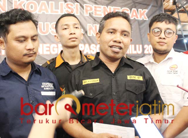 Beny Kanggur (dua kanan), aksi 22 Mei potensi diboncengi penolak Pancasila. | Foto: Barometerjatim.com/roy hs