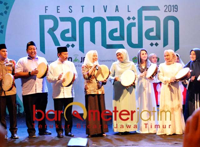 Khofifah membuka Festival Ramadhan 2019 di Bakorwil Bojonegoro. | Foto: Barometerjatim.com/marjan ap