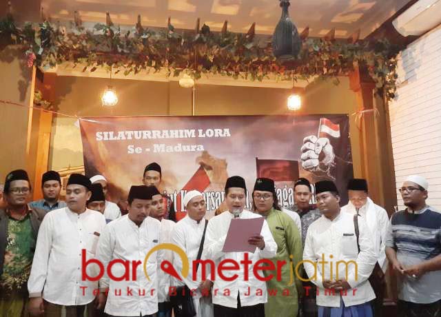 Lora se-Madura menolak tindakan inskonstitusional people power. | Foto: Barometerjatim.com/abdillah hr