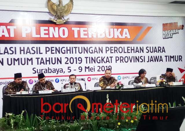 KPU Jatim mulai melakukan rekapitulasi Pemilu 2019. | Foto: Barometerjatim.com/natha lintang