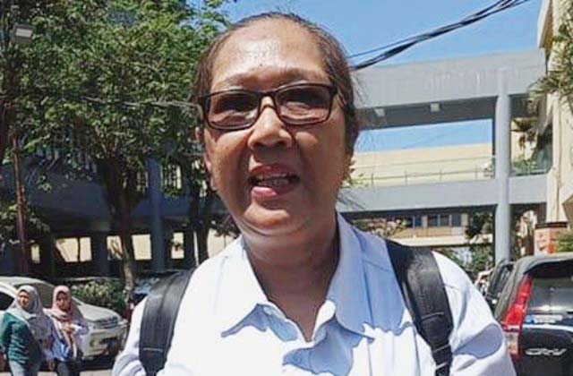 KORLAP AKSI: Tri Susanti alias Mak Susi, Korlap aksi Ormas Surabaya di Asrama Mahasiswa Papua. | Foto: IST