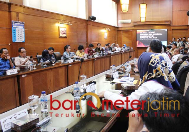 ATASI PROBLEM PETANI JATIM: Komisi IV DPR RI berkunjung ke Pemprov Jatim. | Foto: Barometerjatim.com/ROY HS