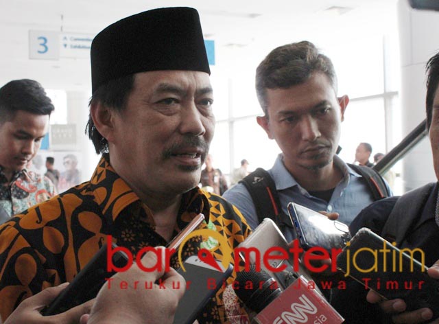 TETAP JALAN: Nur Achmad Syaifuddin, pastikan layanan publik berjalan lancar. | Foto: Barometerjatim.com/ROY HS