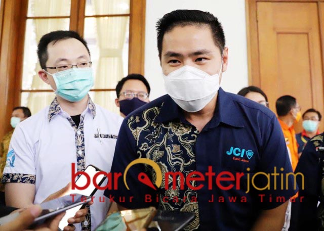 DUKUNG PEMPROV JATIM: Jhonny Thio Doran, tak ingin Pemprov Jatim sendirian lawan Corona. | Foto: Barometerjatim.com/ROY HS