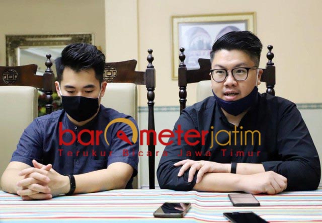 CARI KEADILAN: Isaac Nugraha (kanan), bantah tagihan jumbo beberapa kreditur. | Foto: Barometerjatim.com/ROY HS